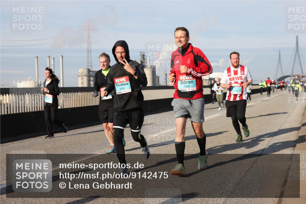 03.10.2025 - Köhlbrandbrückenlauf Lena Gebhardt http://msf.ph/oto/9142475 03.10.2025 10:00:19 Position 2 2854, 2855 meine-sportfotos.de