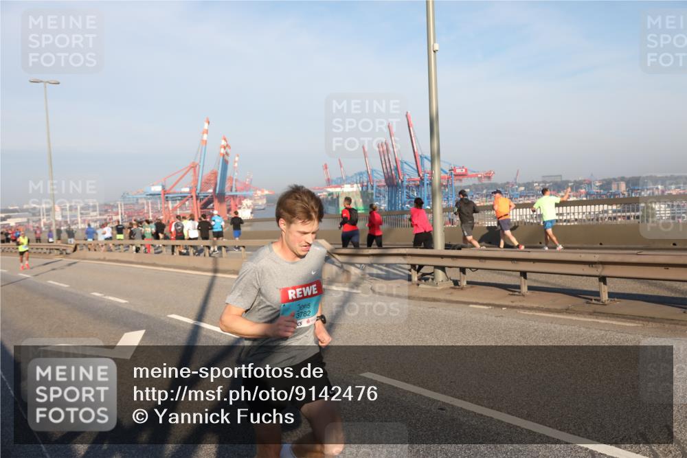 03.10.2025 - Köhlbrandbrückenlauf Yannick Fuchs http://msf.ph/oto/9142476 03.10.2025 08:28:24 Position 2 3782 meine-sportfotos.de