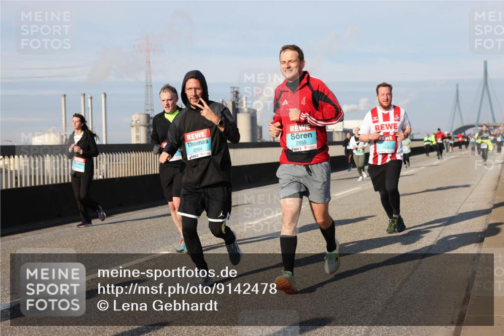 03.10.2025 - Köhlbrandbrückenlauf Lena Gebhardt http://msf.ph/oto/9142478 03.10.2025 10:00:19 Position 2 2854, 2855 meine-sportfotos.de