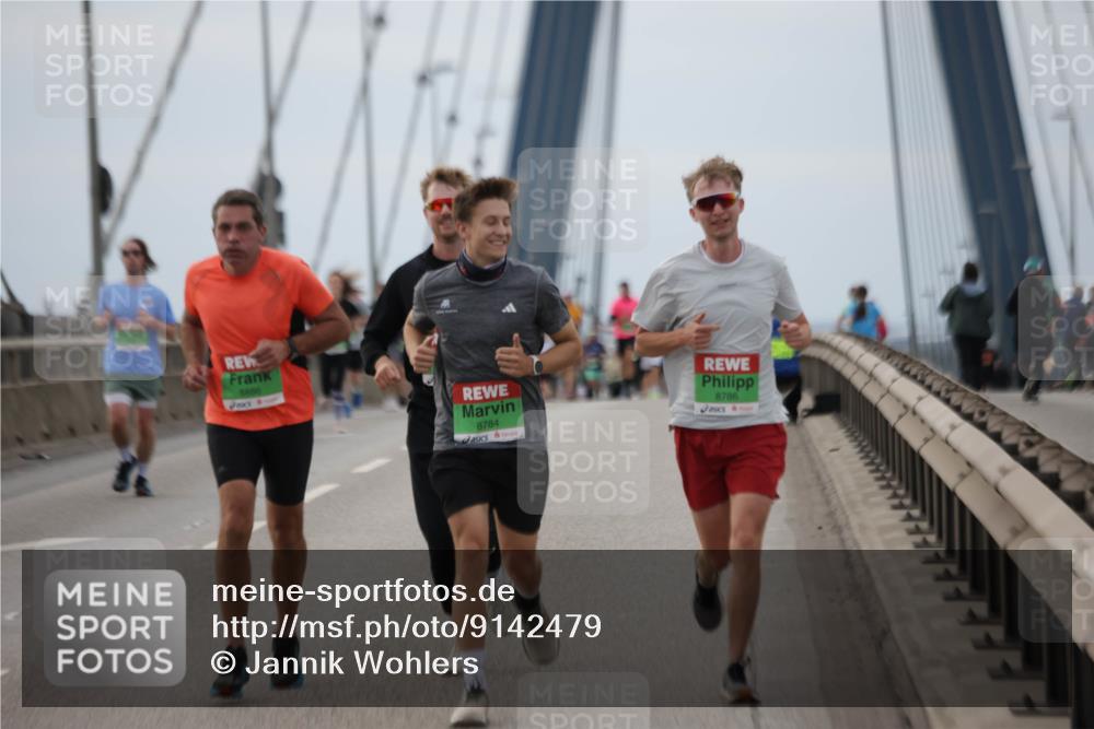 03.10.2025 - Köhlbrandbrückenlauf Jannik Wohlers http://msf.ph/oto/9142479 03.10.2025 15:42:26 Position 1 8886, 8784, 8786 meine-sportfotos.de