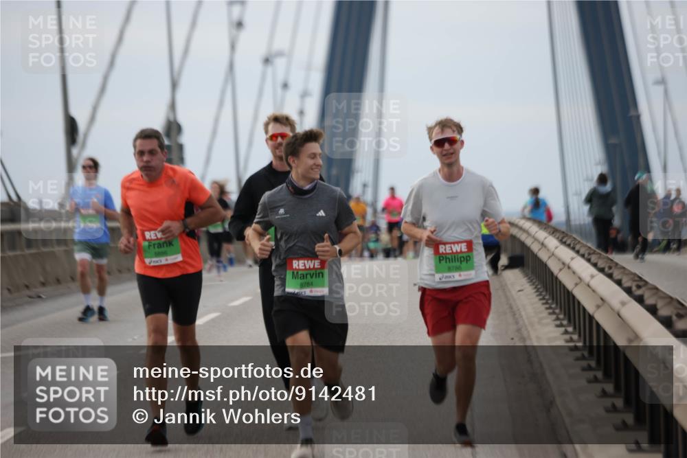 03.10.2025 - Köhlbrandbrückenlauf Jannik Wohlers http://msf.ph/oto/9142481 03.10.2025 15:42:26 Position 1 8886, 8784, 8786 meine-sportfotos.de