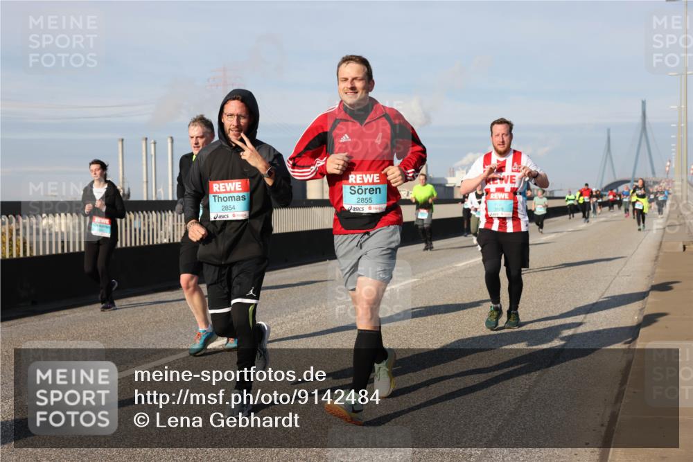 03.10.2025 - Köhlbrandbrückenlauf Lena Gebhardt http://msf.ph/oto/9142484 03.10.2025 10:00:19 Position 2 2854, 2855 meine-sportfotos.de