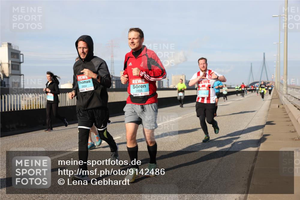 03.10.2025 - Köhlbrandbrückenlauf Lena Gebhardt http://msf.ph/oto/9142486 03.10.2025 10:00:20 Position 2 2854, 2855 meine-sportfotos.de