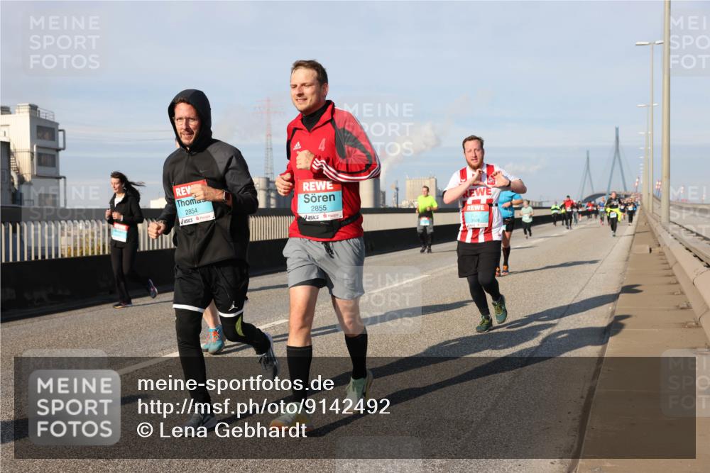 03.10.2025 - Köhlbrandbrückenlauf Lena Gebhardt http://msf.ph/oto/9142492 03.10.2025 10:00:20 Position 2 2854, 2855 meine-sportfotos.de
