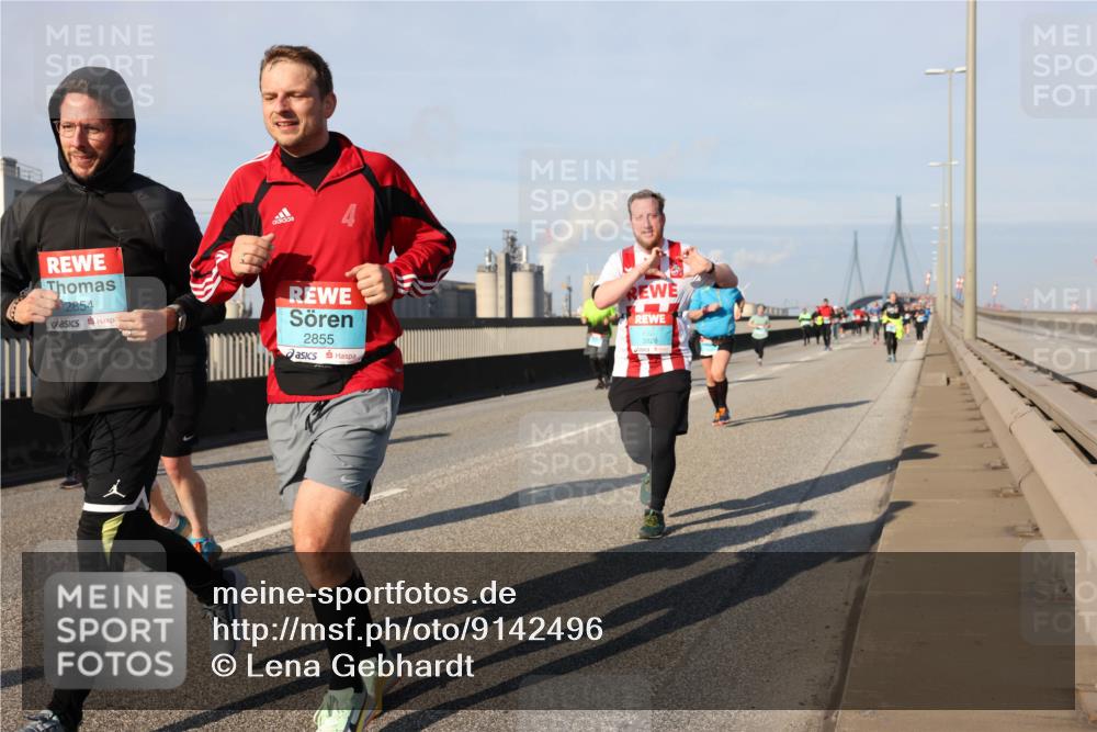 03.10.2025 - Köhlbrandbrückenlauf Lena Gebhardt http://msf.ph/oto/9142496 03.10.2025 10:00:20 Position 2 2854, 2855, 3828 meine-sportfotos.de