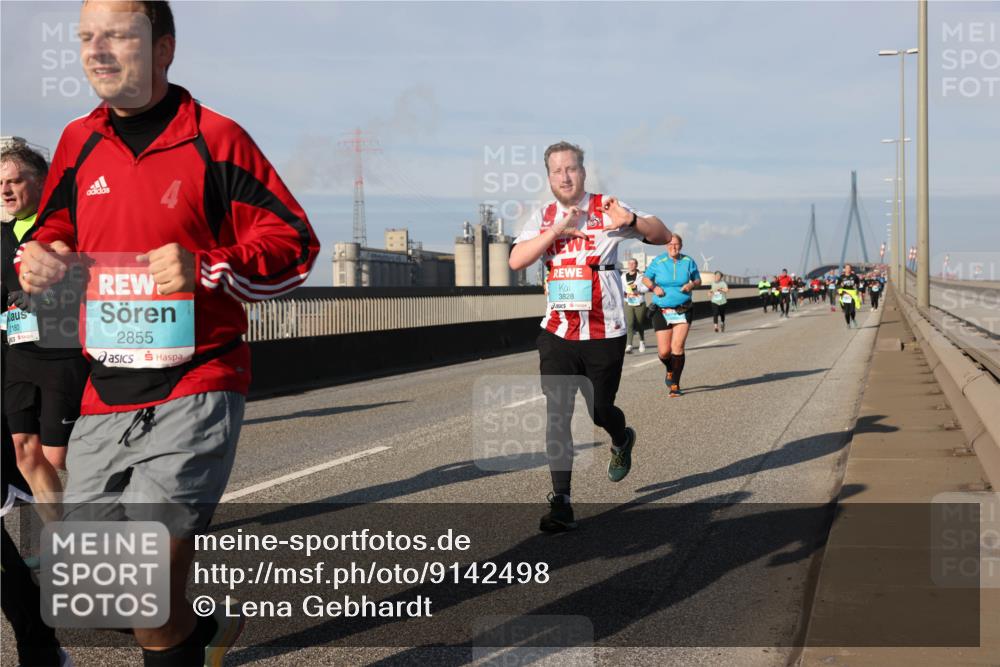 03.10.2025 - Köhlbrandbrückenlauf Lena Gebhardt http://msf.ph/oto/9142498 03.10.2025 10:00:20 Position 2 2180, 2855, 3828 meine-sportfotos.de