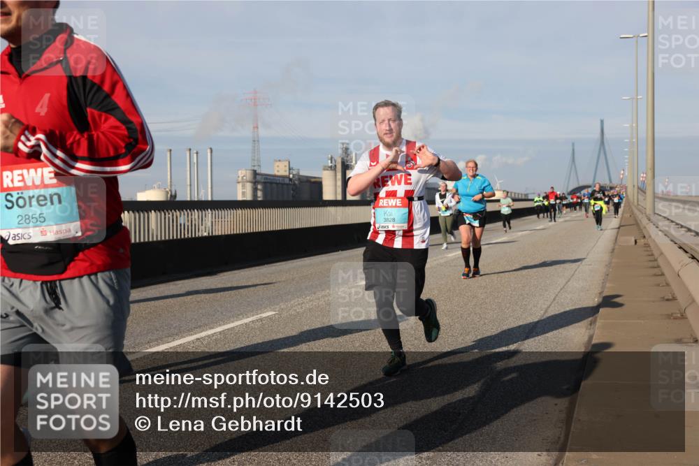 03.10.2025 - Köhlbrandbrückenlauf Lena Gebhardt http://msf.ph/oto/9142503 03.10.2025 10:00:20 Position 2 2855, 3828 meine-sportfotos.de