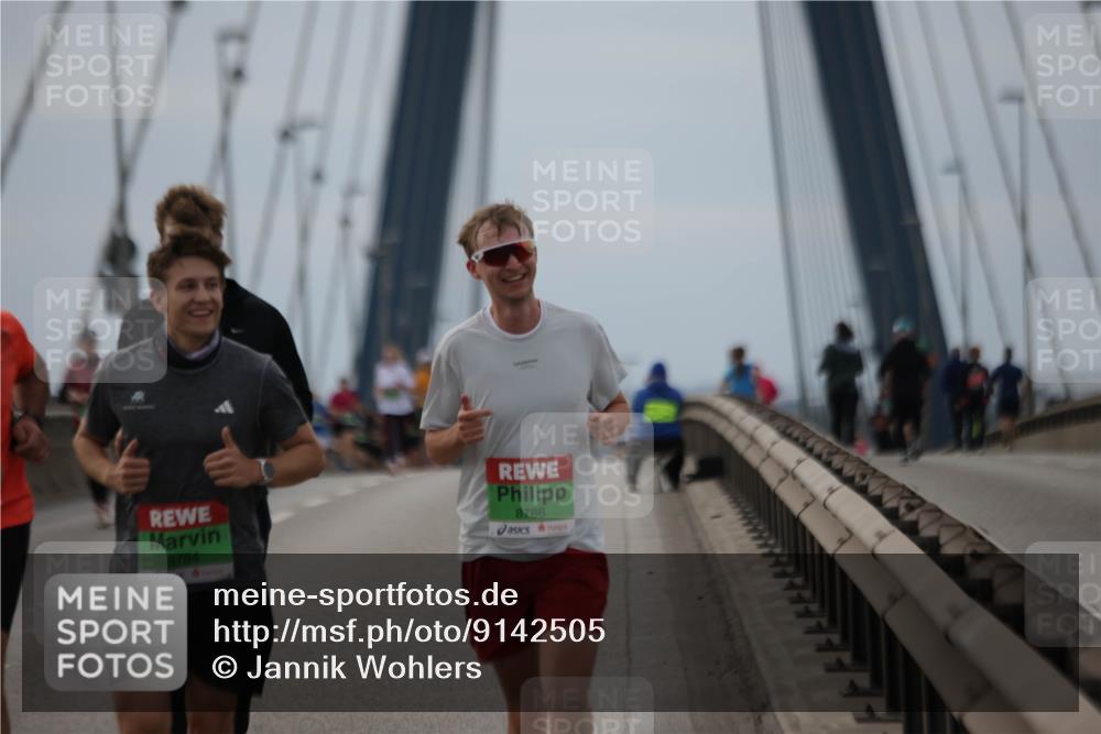 03.10.2025 - Köhlbrandbrückenlauf Jannik Wohlers http://msf.ph/oto/9142505 03.10.2025 15:42:28 Position 1 8784, 8786 meine-sportfotos.de