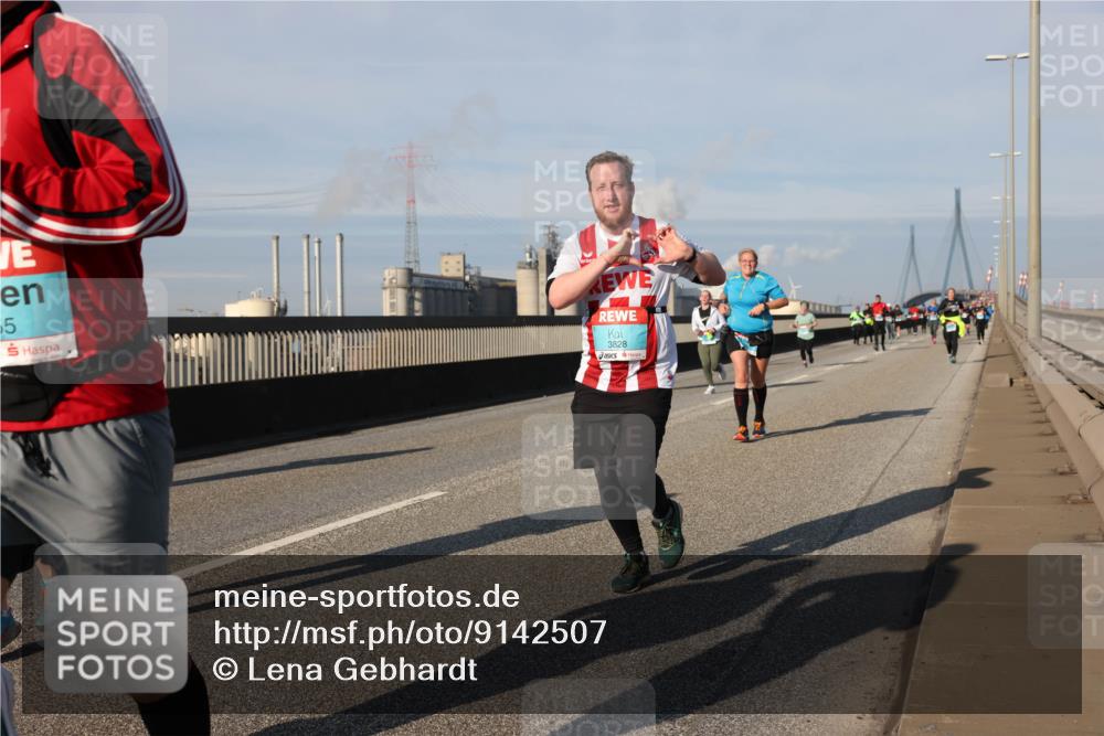 03.10.2025 - Köhlbrandbrückenlauf Lena Gebhardt http://msf.ph/oto/9142507 03.10.2025 10:00:21 Position 2 55, 3828 meine-sportfotos.de