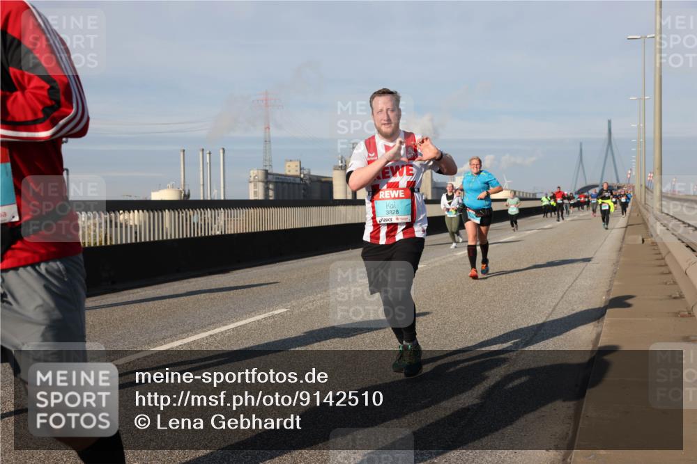 03.10.2025 - Köhlbrandbrückenlauf Lena Gebhardt http://msf.ph/oto/9142510 03.10.2025 10:00:21 Position 2 3828 meine-sportfotos.de