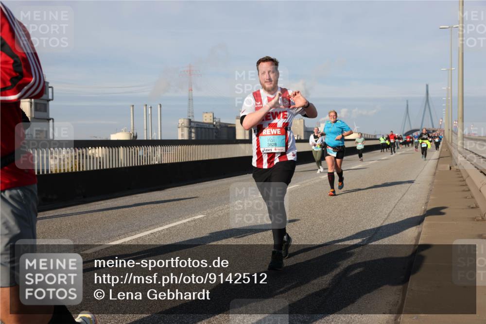 03.10.2025 - Köhlbrandbrückenlauf Lena Gebhardt http://msf.ph/oto/9142512 03.10.2025 10:00:21 Position 2 3828 meine-sportfotos.de
