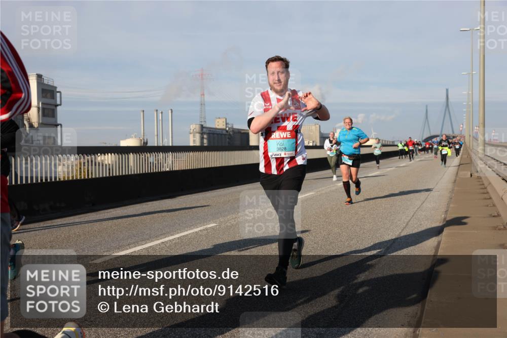 03.10.2025 - Köhlbrandbrückenlauf Lena Gebhardt http://msf.ph/oto/9142516 03.10.2025 10:00:21 Position 2 3828 meine-sportfotos.de