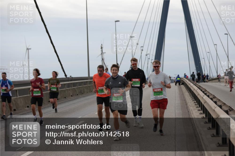03.10.2025 - Köhlbrandbrückenlauf Jannik Wohlers http://msf.ph/oto/9142518 03.10.2025 15:42:29 Position 1 8784, 7224, 8786 meine-sportfotos.de
