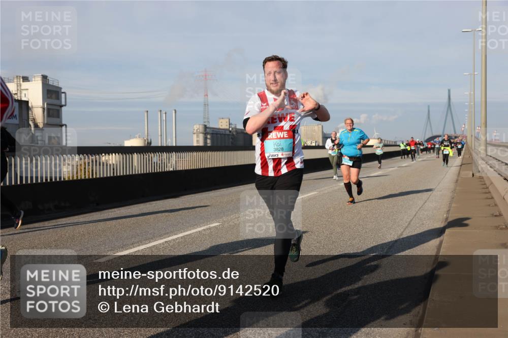 03.10.2025 - Köhlbrandbrückenlauf Lena Gebhardt http://msf.ph/oto/9142520 03.10.2025 10:00:21 Position 2 3828 meine-sportfotos.de