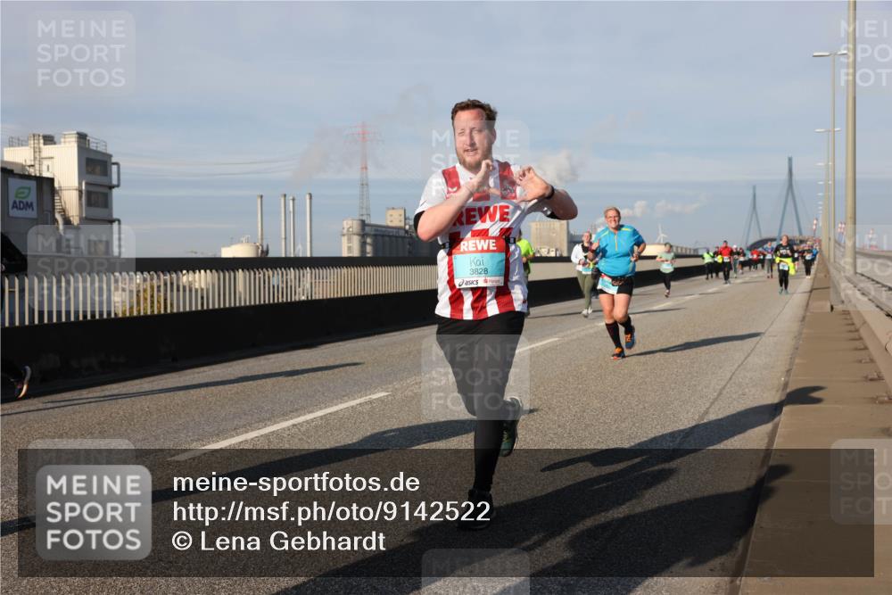 03.10.2025 - Köhlbrandbrückenlauf Lena Gebhardt http://msf.ph/oto/9142522 03.10.2025 10:00:21 Position 2 3828 meine-sportfotos.de