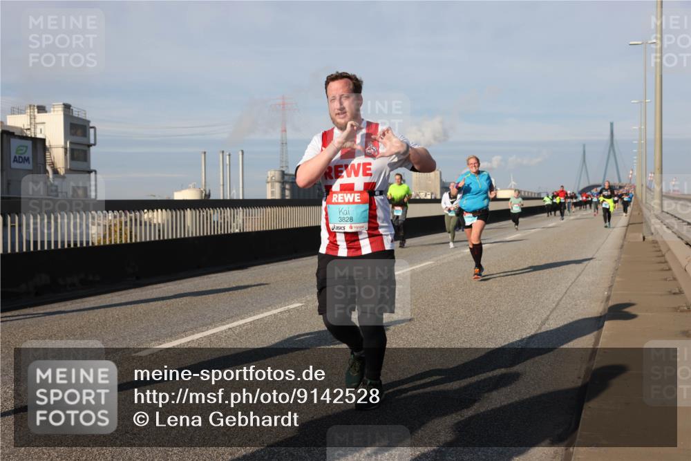 03.10.2025 - Köhlbrandbrückenlauf Lena Gebhardt http://msf.ph/oto/9142528 03.10.2025 10:00:21 Position 2 3828 meine-sportfotos.de