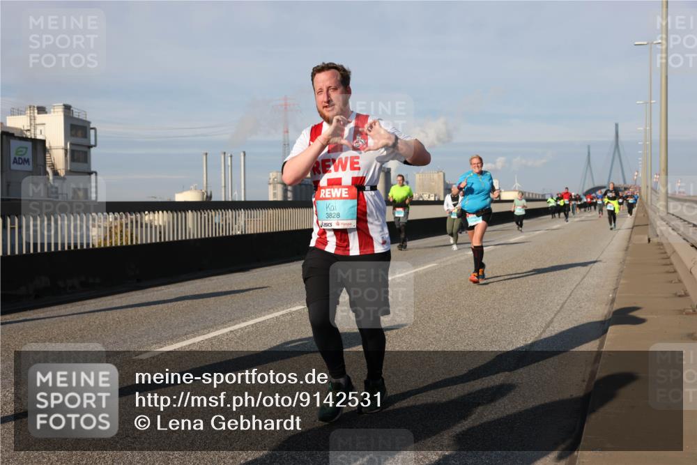 03.10.2025 - Köhlbrandbrückenlauf Lena Gebhardt http://msf.ph/oto/9142531 03.10.2025 10:00:21 Position 2 3828 meine-sportfotos.de