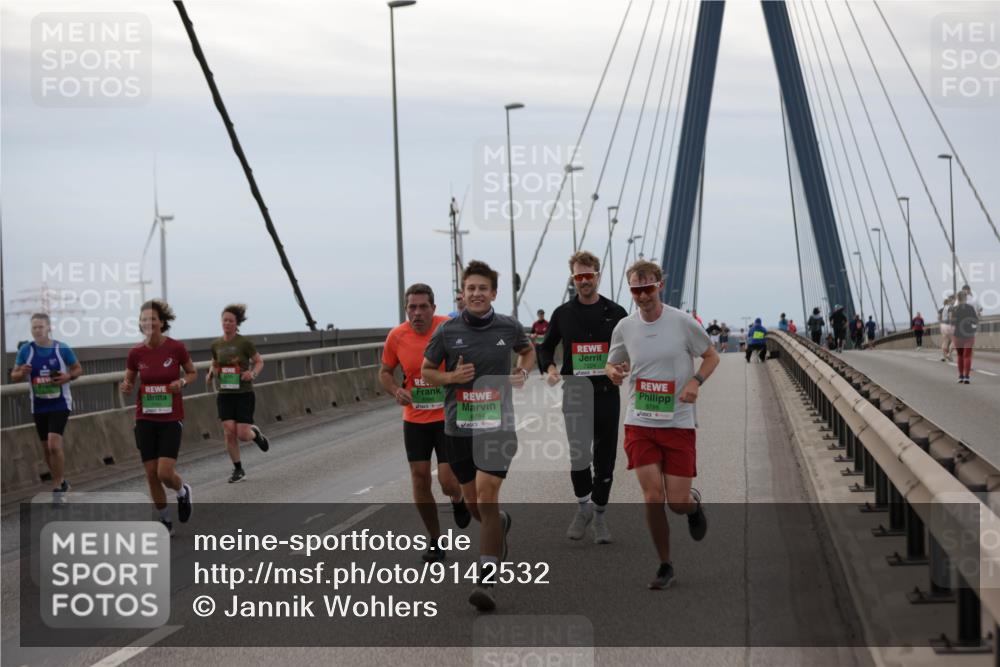 03.10.2025 - Köhlbrandbrückenlauf Jannik Wohlers http://msf.ph/oto/9142532 03.10.2025 15:42:29 Position 1 8784, 8786 meine-sportfotos.de