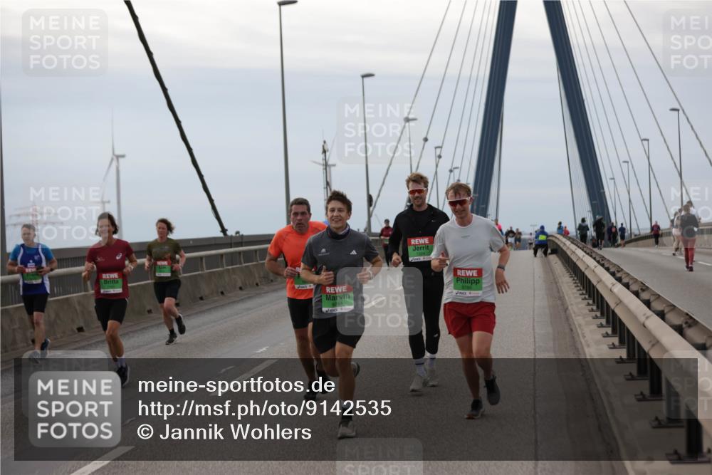 03.10.2025 - Köhlbrandbrückenlauf Jannik Wohlers http://msf.ph/oto/9142535 03.10.2025 15:42:29 Position 1 8784, 7224, 8786 meine-sportfotos.de