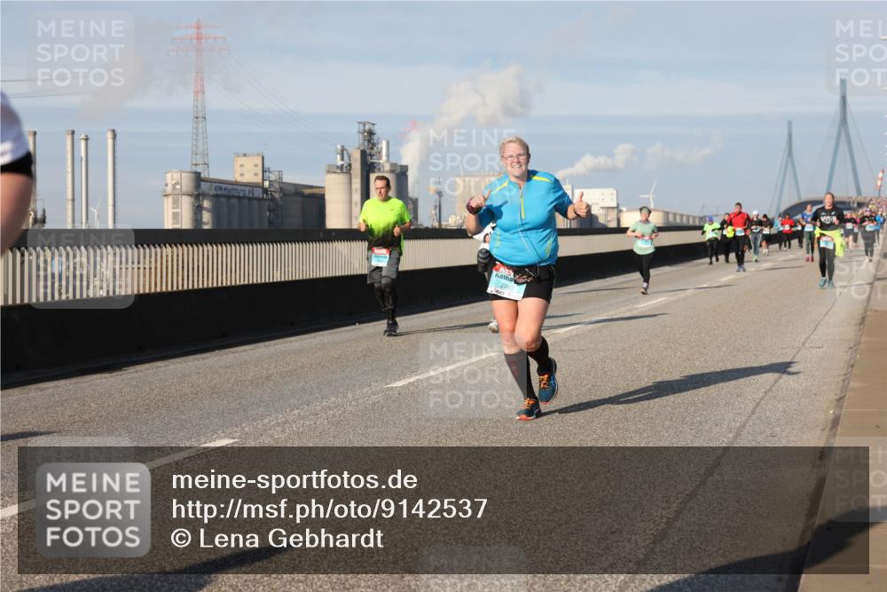 03.10.2025 - Köhlbrandbrückenlauf Lena Gebhardt http://msf.ph/oto/9142537 03.10.2025 10:00:22 Position 2 224 meine-sportfotos.de