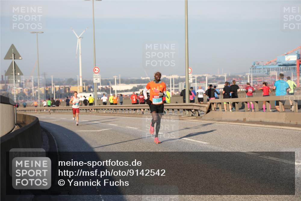 03.10.2025 - Köhlbrandbrückenlauf Yannick Fuchs http://msf.ph/oto/9142542 03.10.2025 08:28:58 Position 2 69 meine-sportfotos.de
