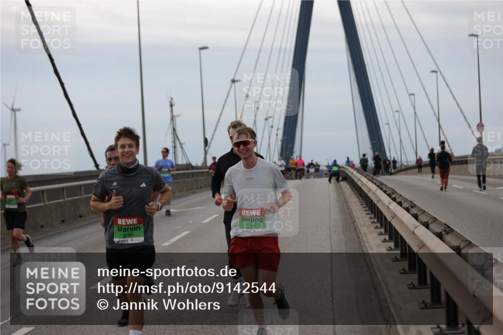 03.10.2025 - Köhlbrandbrückenlauf Jannik Wohlers http://msf.ph/oto/9142544 03.10.2025 15:42:30 Position 1 8784, 8786 meine-sportfotos.de