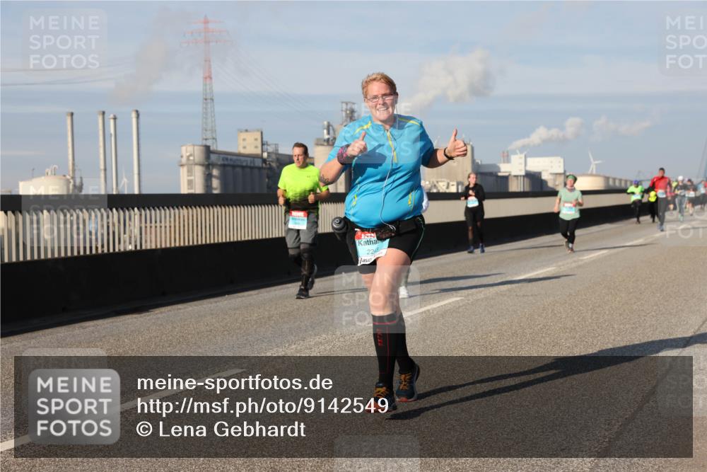 03.10.2025 - Köhlbrandbrückenlauf Lena Gebhardt http://msf.ph/oto/9142549 03.10.2025 10:00:22 Position 2 223, 228 meine-sportfotos.de