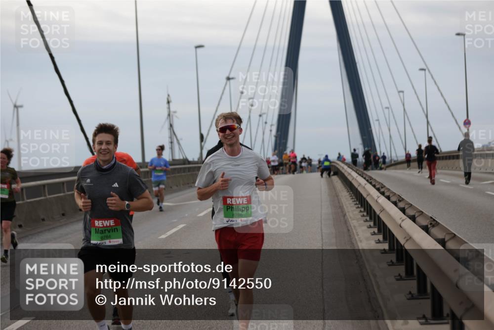 03.10.2025 - Köhlbrandbrückenlauf Jannik Wohlers http://msf.ph/oto/9142550 03.10.2025 15:42:30 Position 1 8784, 8786 meine-sportfotos.de