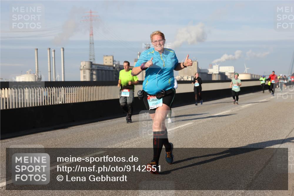 03.10.2025 - Köhlbrandbrückenlauf Lena Gebhardt http://msf.ph/oto/9142551 03.10.2025 10:00:22 Position 2 2243 meine-sportfotos.de