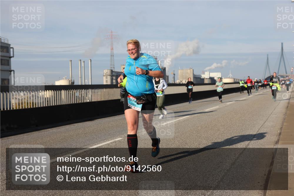 03.10.2025 - Köhlbrandbrückenlauf Lena Gebhardt http://msf.ph/oto/9142560 03.10.2025 10:00:23 Position 2 2243 meine-sportfotos.de