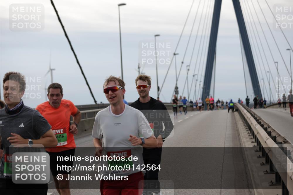 03.10.2025 - Köhlbrandbrückenlauf Jannik Wohlers http://msf.ph/oto/9142564 03.10.2025 15:42:31 Position 1 8784, 86, 8786 meine-sportfotos.de