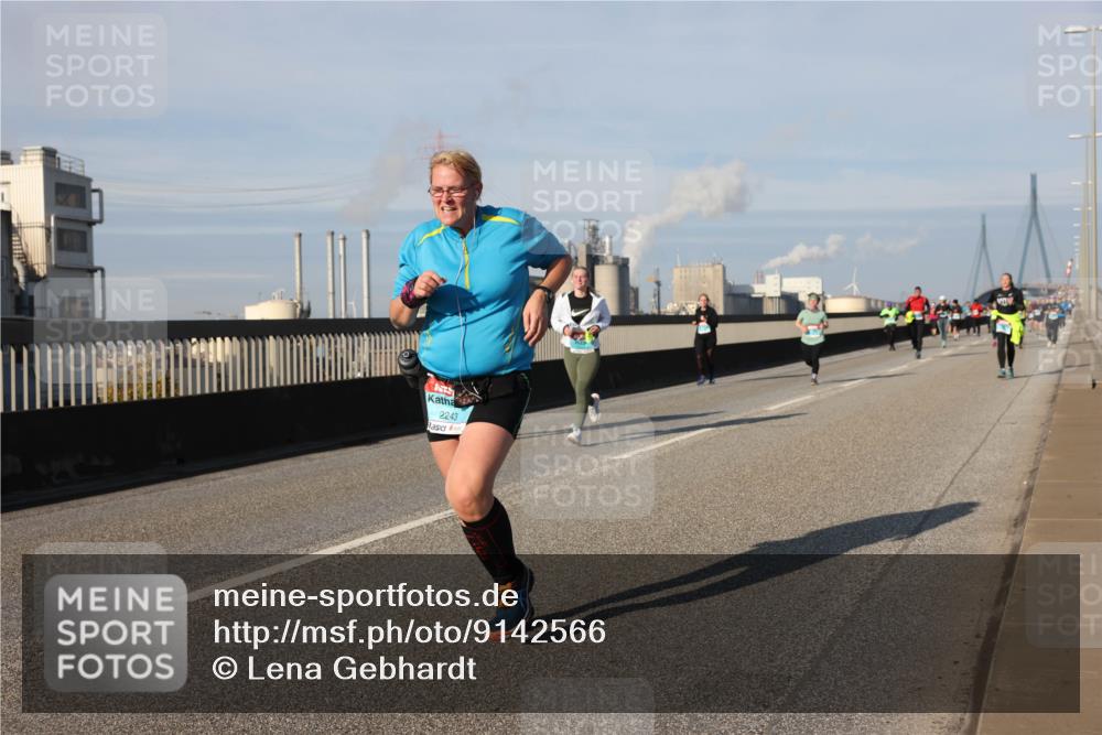 03.10.2025 - Köhlbrandbrückenlauf Lena Gebhardt http://msf.ph/oto/9142566 03.10.2025 10:00:23 Position 2 2243 meine-sportfotos.de