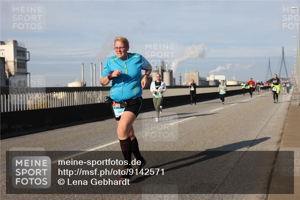 03.10.2025 - Köhlbrandbrückenlauf Lena Gebhardt http://msf.ph/oto/9142571 03.10.2025 10:00:23 Position 2 224 meine-sportfotos.de