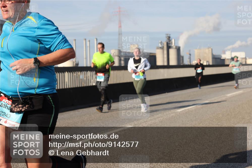 03.10.2025 - Köhlbrandbrückenlauf Lena Gebhardt http://msf.ph/oto/9142577 03.10.2025 10:00:24 Position 2 2243 meine-sportfotos.de