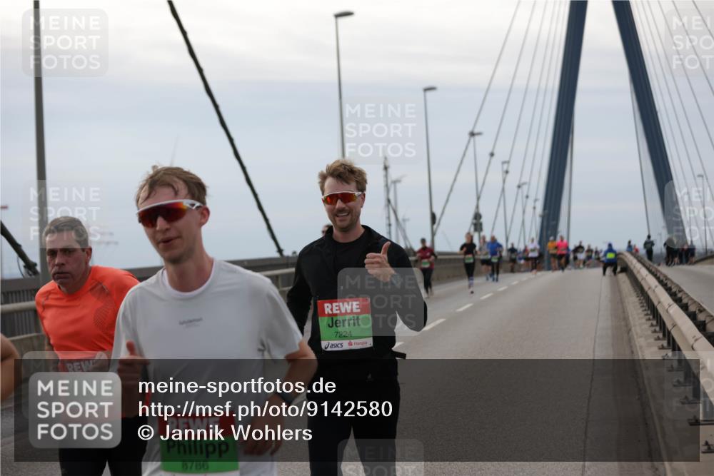 03.10.2025 - Köhlbrandbrückenlauf Jannik Wohlers http://msf.ph/oto/9142580 03.10.2025 15:42:31 Position 1 8886, 8786, 7224, 1 meine-sportfotos.de
