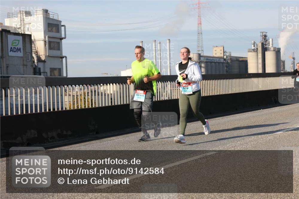 03.10.2025 - Köhlbrandbrückenlauf Lena Gebhardt http://msf.ph/oto/9142584 03.10.2025 10:00:24 Position 2 1995, 3031 meine-sportfotos.de