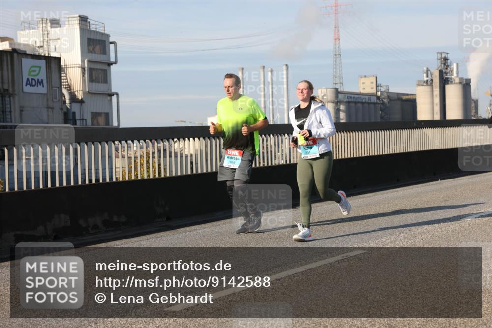 03.10.2025 - Köhlbrandbrückenlauf Lena Gebhardt http://msf.ph/oto/9142588 03.10.2025 10:00:24 Position 2 1995, 109, 3031 meine-sportfotos.de