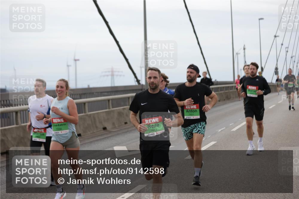 03.10.2025 - Köhlbrandbrückenlauf Jannik Wohlers http://msf.ph/oto/9142598 03.10.2025 15:43:48 Position 1 7056, 7811, 7451 meine-sportfotos.de