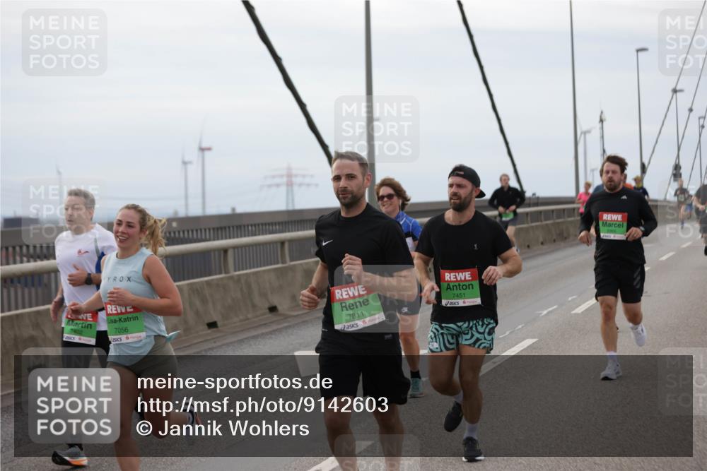 03.10.2025 - Köhlbrandbrückenlauf Jannik Wohlers http://msf.ph/oto/9142603 03.10.2025 15:43:48 Position 1 7402, 7056, 7811, 7451 meine-sportfotos.de