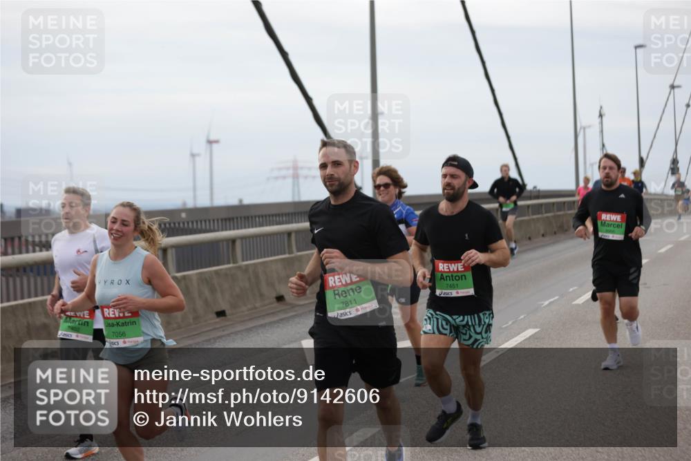 03.10.2025 - Köhlbrandbrückenlauf Jannik Wohlers http://msf.ph/oto/9142606 03.10.2025 15:43:48 Position 1 7400, 7056, 7811, 7451 meine-sportfotos.de