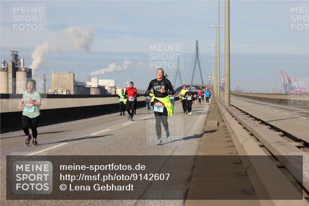 03.10.2025 - Köhlbrandbrückenlauf Lena Gebhardt http://msf.ph/oto/9142607 03.10.2025 10:00:27 Position 2 1547 meine-sportfotos.de
