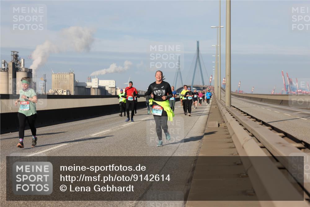 03.10.2025 - Köhlbrandbrückenlauf Lena Gebhardt http://msf.ph/oto/9142614 03.10.2025 10:00:27 Position 2  meine-sportfotos.de