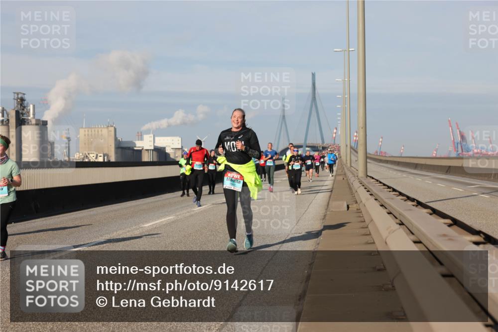 03.10.2025 - Köhlbrandbrückenlauf Lena Gebhardt http://msf.ph/oto/9142617 03.10.2025 10:00:27 Position 2  meine-sportfotos.de