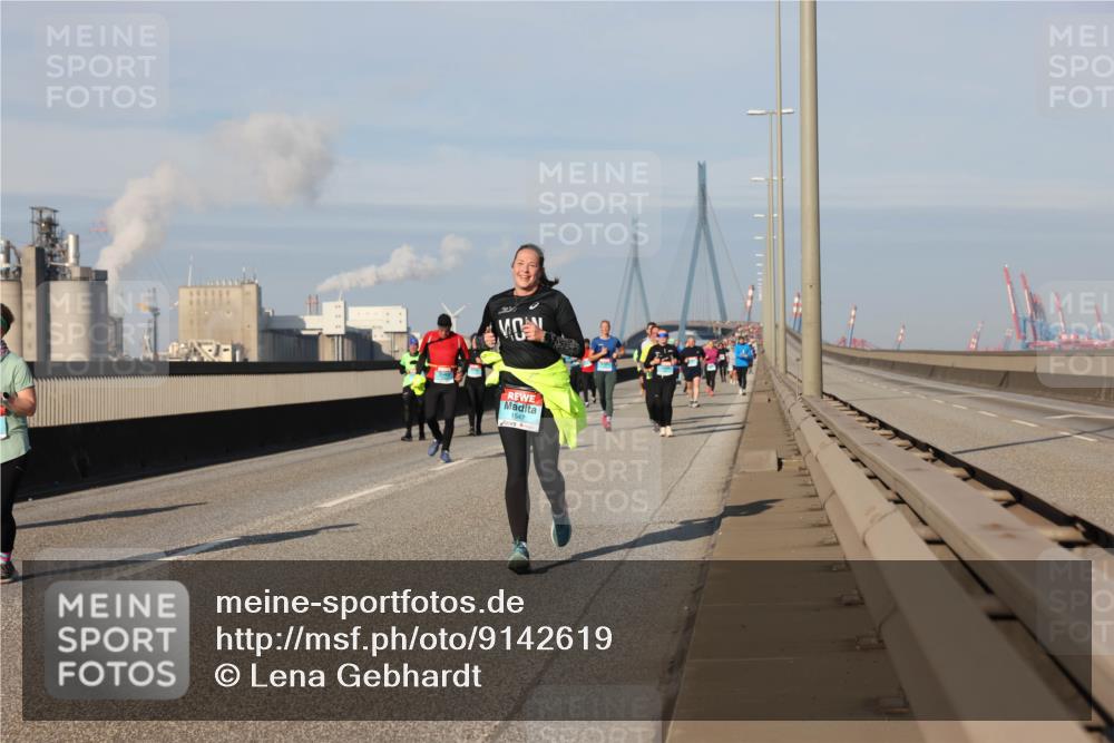 03.10.2025 - Köhlbrandbrückenlauf Lena Gebhardt http://msf.ph/oto/9142619 03.10.2025 10:00:27 Position 2 1547 meine-sportfotos.de
