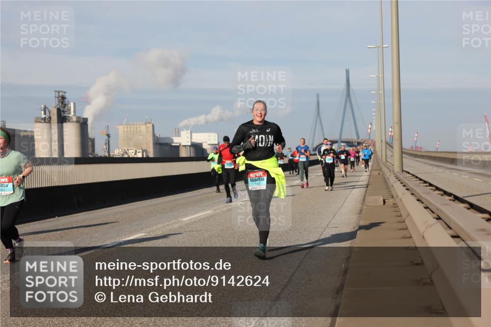 03.10.2025 - Köhlbrandbrückenlauf Lena Gebhardt http://msf.ph/oto/9142624 03.10.2025 10:00:28 Position 2 607, 1547 meine-sportfotos.de