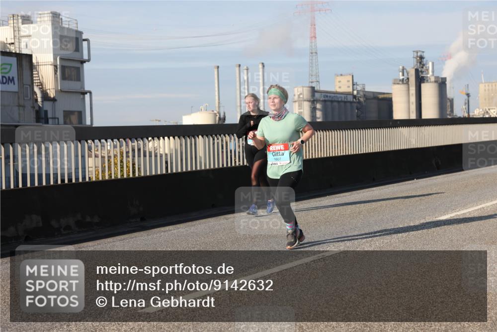 03.10.2025 - Köhlbrandbrückenlauf Lena Gebhardt http://msf.ph/oto/9142632 03.10.2025 10:00:28 Position 2 1607 meine-sportfotos.de