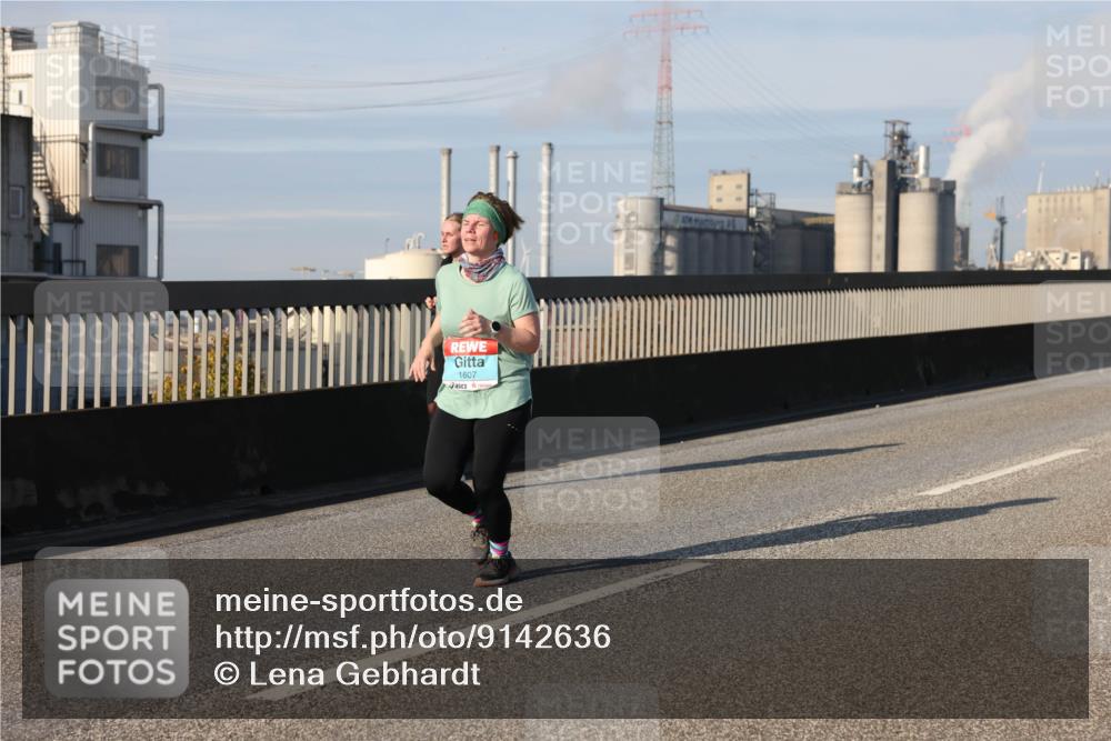 03.10.2025 - Köhlbrandbrückenlauf Lena Gebhardt http://msf.ph/oto/9142636 03.10.2025 10:00:29 Position 2 1607 meine-sportfotos.de