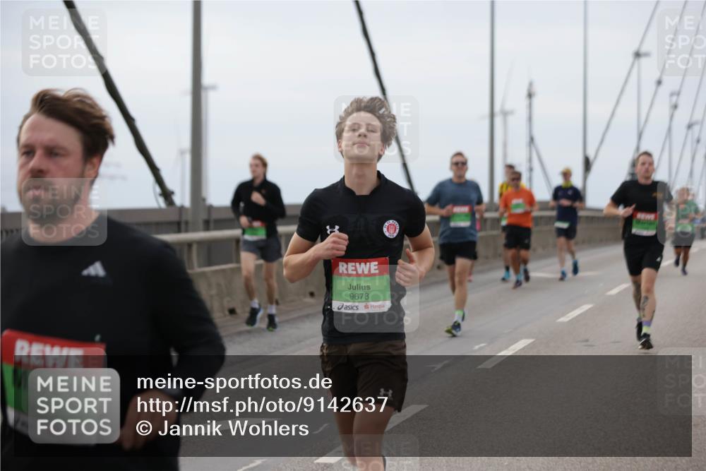03.10.2025 - Köhlbrandbrückenlauf Jannik Wohlers http://msf.ph/oto/9142637 03.10.2025 15:43:50 Position 1 8966, 9678 meine-sportfotos.de