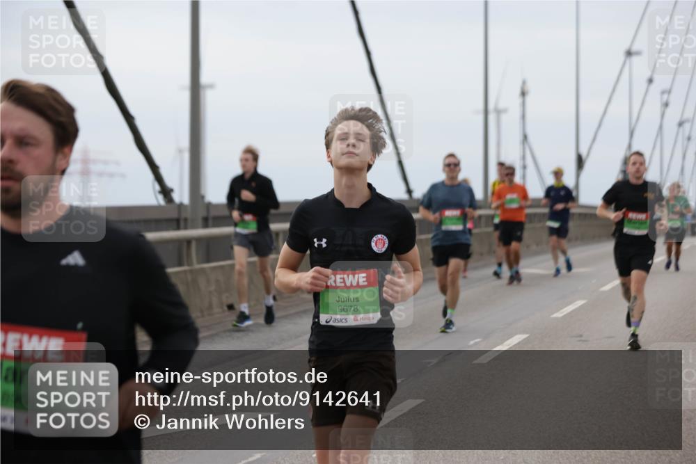 03.10.2025 - Köhlbrandbrückenlauf Jannik Wohlers http://msf.ph/oto/9142641 03.10.2025 15:43:50 Position 1 8060, 9678 meine-sportfotos.de