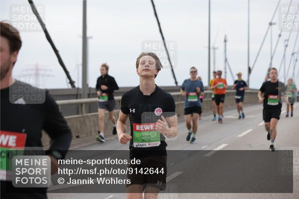 03.10.2025 - Köhlbrandbrückenlauf Jannik Wohlers http://msf.ph/oto/9142644 03.10.2025 15:43:50 Position 1 9678 meine-sportfotos.de